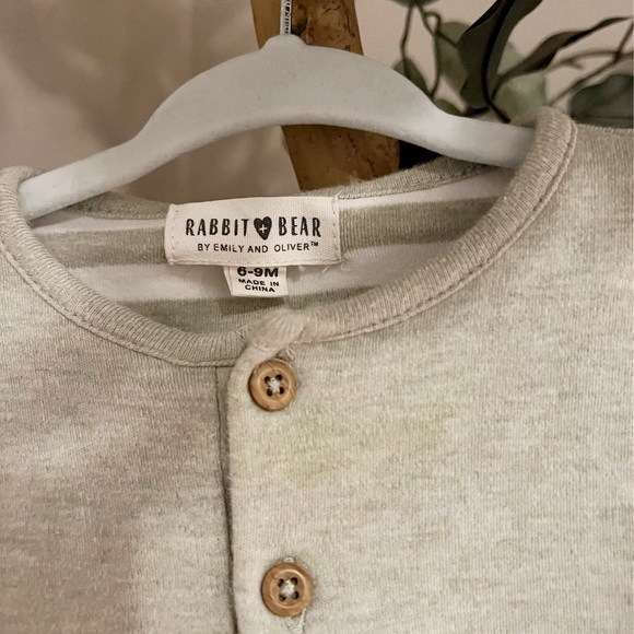 ORGANIC Rabbit + Bear- mint green romper (6-9 months) - Picture 4 of 5